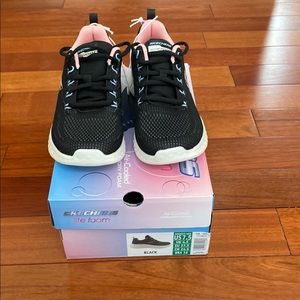 Skechers Women’s lite foam , black sneakers